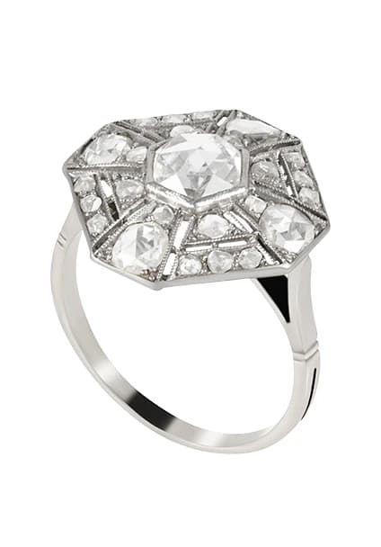 Diamond ring with detailed stone setting