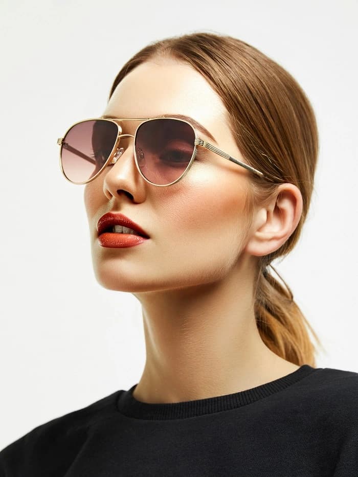 Portrait with sunglasses and red lipstick